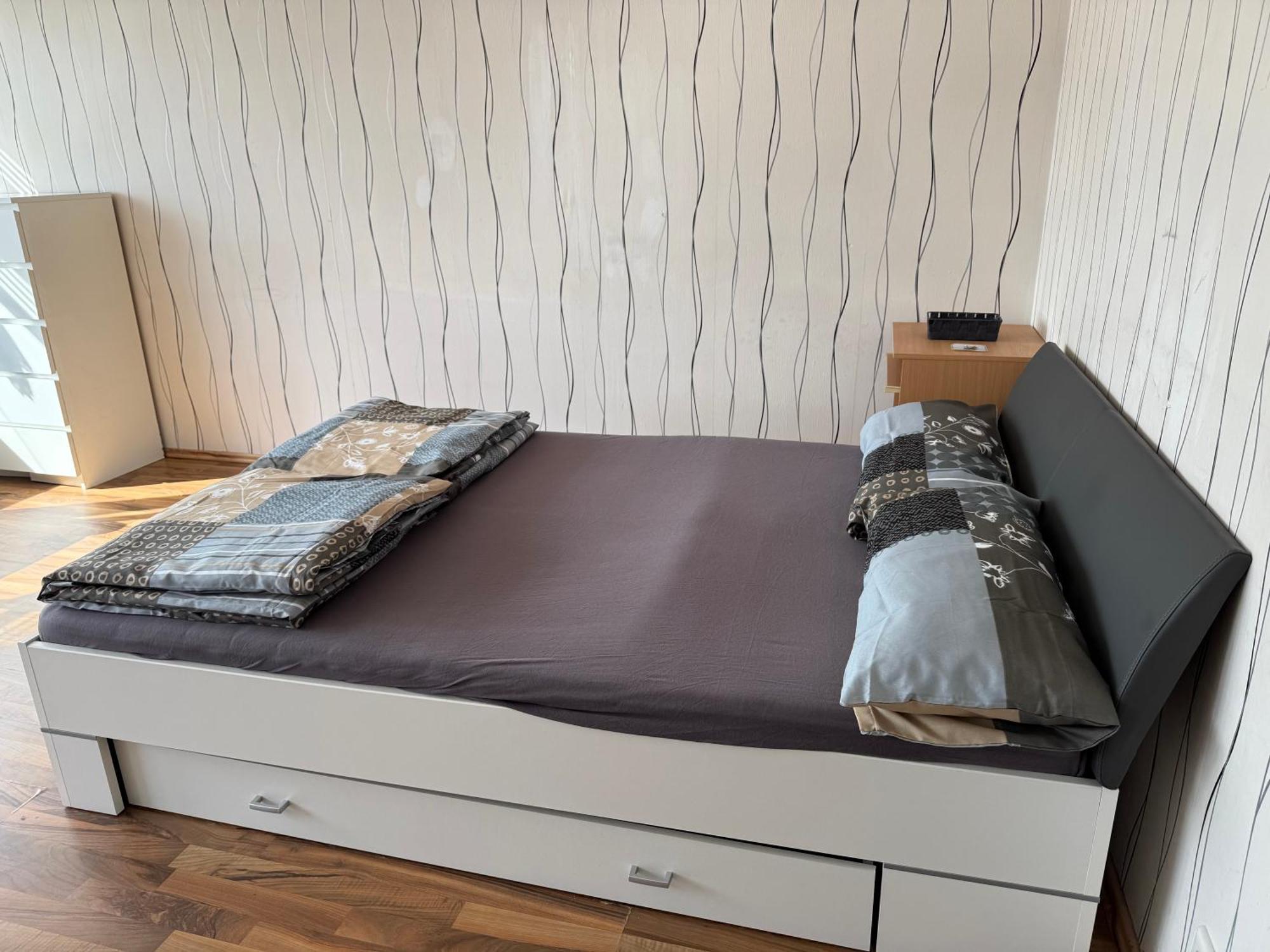 Gesamte Wlan & Parkplatz - Apartment Backnang